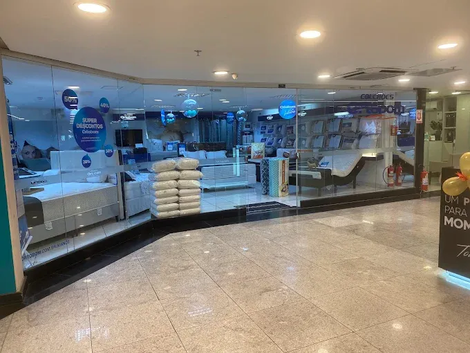 Vitrine da loja Ortobom Anápolis no corredor do Brasil Park Shopping